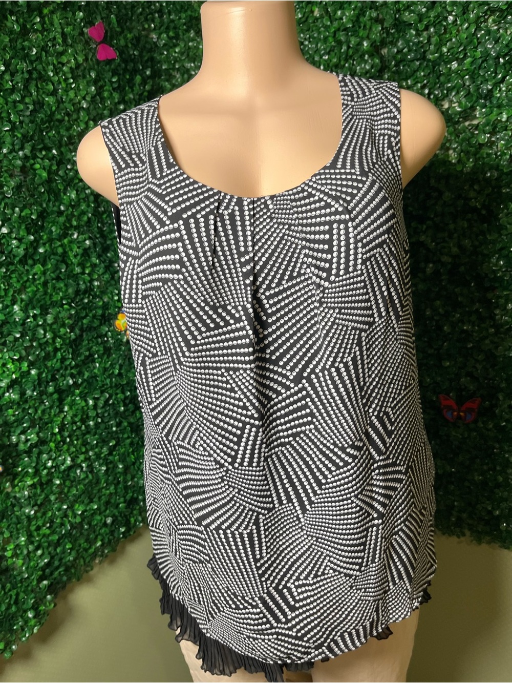 White House Black Market Black & White Geometric Dot Tank